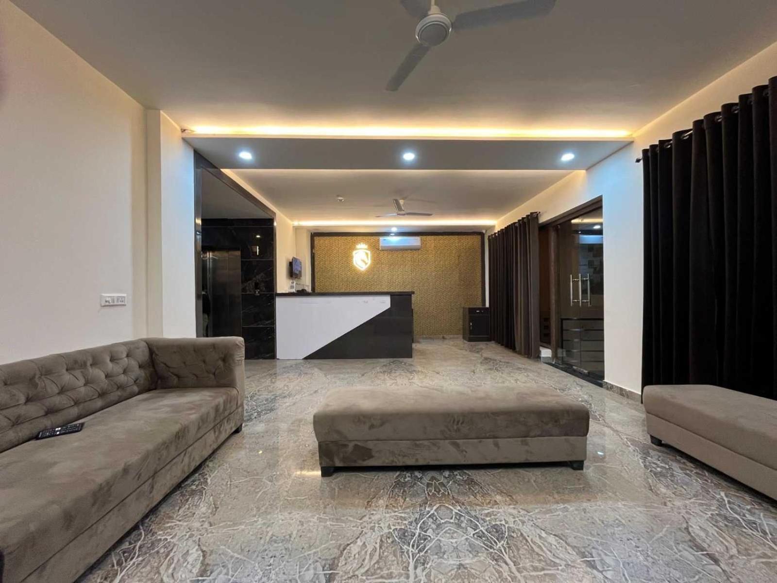 Super Townhouse Taj Nagri Basai Formerly Royal Empire Tājganj Zewnętrze zdjęcie