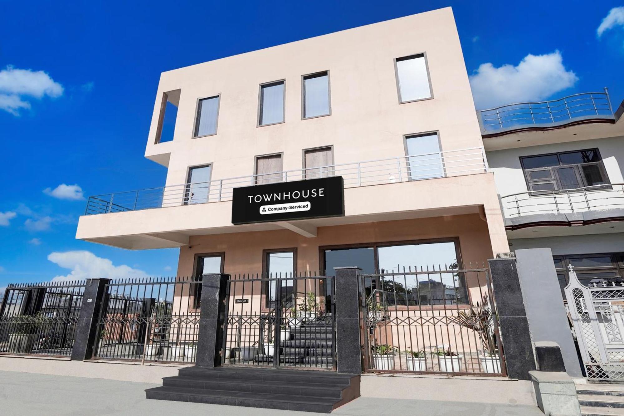 Super Townhouse Taj Nagri Basai Formerly Royal Empire Tājganj Zewnętrze zdjęcie